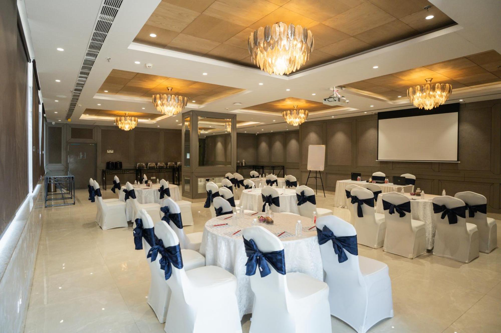 Ar Suites Klj Square Gurgaon Exterior photo